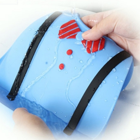 Waterproof Easy to Wash Silicone Baby Bibs - Picture 4 of 5